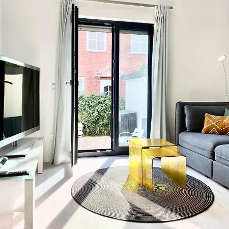 Modernes Apartment, Terrasse Und Garten Am Lilienthalpark Im Suedwesten Berlins *