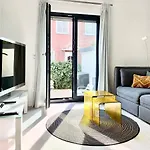 Modernes Apartment, Terrasse Und Garten Am Lilienthalpark Im Suedwesten Berlins *