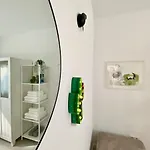 Modernes Apartment, Terrasse Und Garten Am Lilienthalpark Im Suedwesten Berlins *