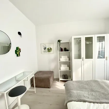 Modernes Apartment, Terrasse Und Garten Am Lilienthalpark Im Suedwesten Berlins アパート