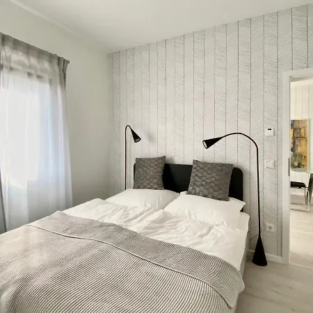 아파트 Modernes Apartment, Terrasse Und Garten Am Lilienthalpark Im Suedwesten Berlins