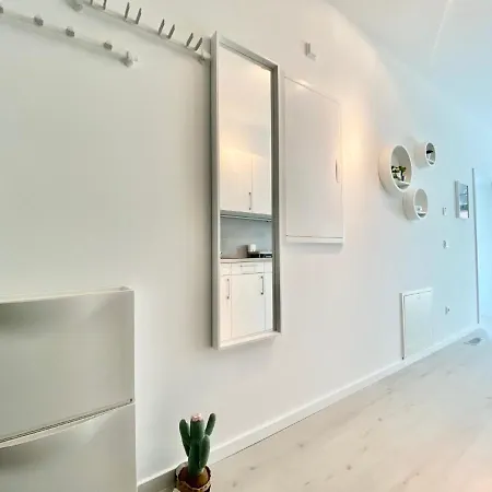 Modernes Apartment, Terrasse Und Garten Am Lilienthalpark Im Suedwesten Berlins * 베를린