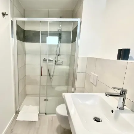 Modernes Apartment, Terrasse Und Garten Am Lilienthalpark Im Suedwesten Berlins 아파트 *