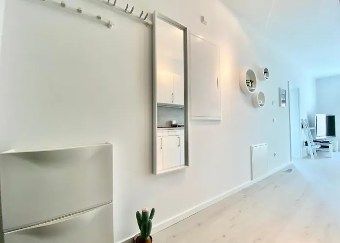 Modernes Apartment, Terrasse Und Garten Am Lilienthalpark Im Südwesten Berlins * Berlín