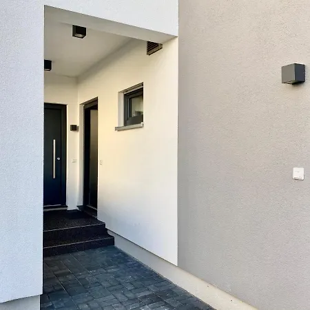 Modernes Apartment, Terrasse Und Garten Am Lilienthalpark Im Suedwesten Berlins Appartement