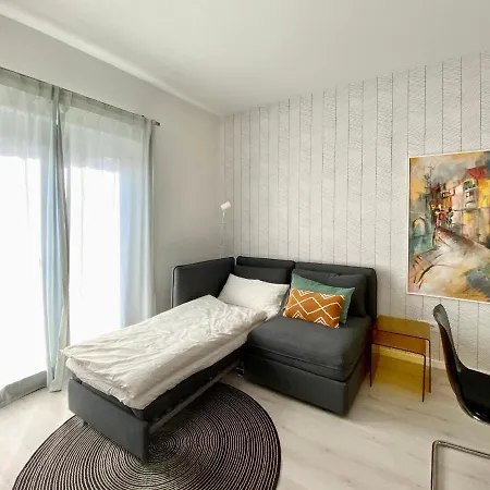 Modernes Apartment, Terrasse Und Garten Am Lilienthalpark Im Suedwesten Berlins Berlijn